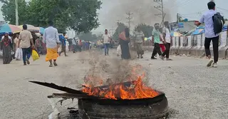 পাবনা-১ আসনের সীমানা পুনর্বহালের দাবিতে মহাসড়ক অবরোধ